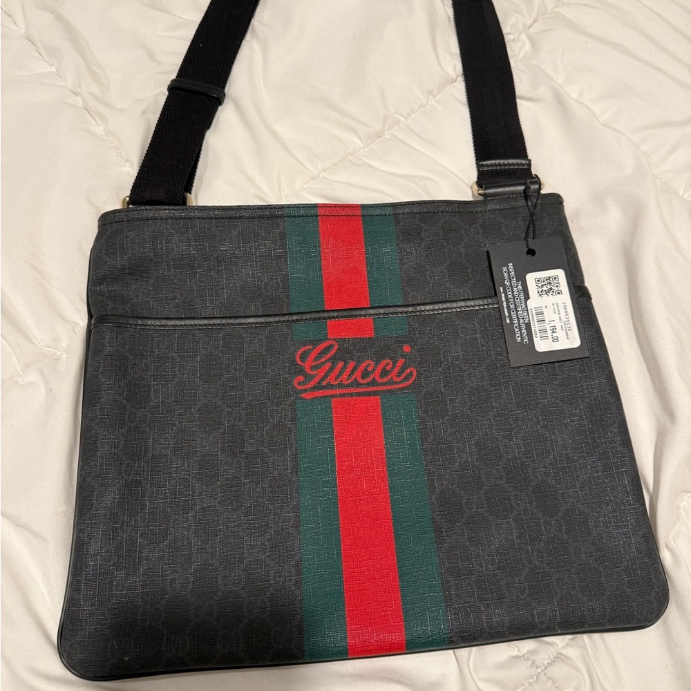 Gucci Black and Green Men's Messenger Bag (or women)